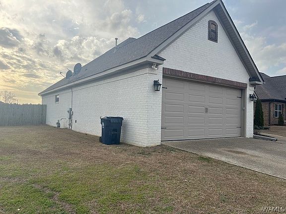 3rd image of 13814 Hemlock Dr