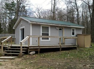 727 W Parkway Ave, White Cloud, MI 49349