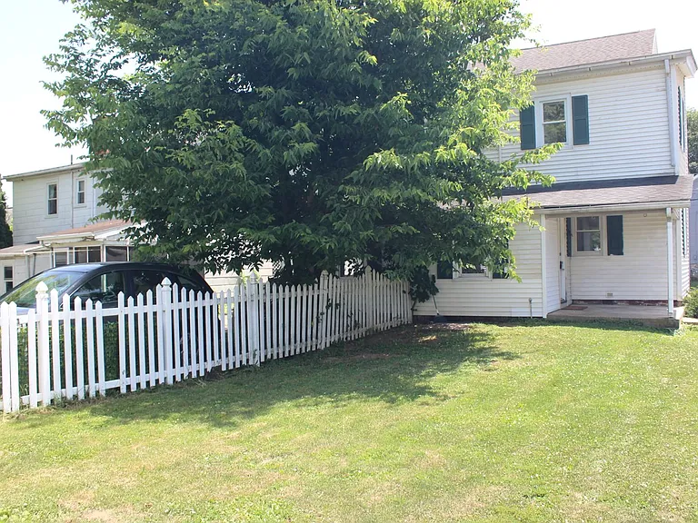 209 W Frederick St — Photo 2