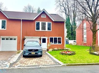 17 Devika Dr, Englewood, NJ 07631