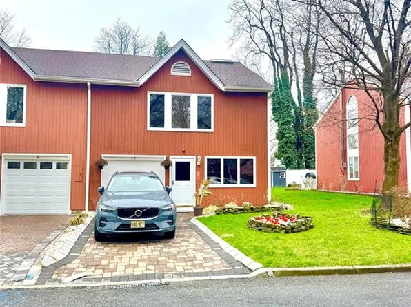 17 Devika Dr, Englewood, NJ 07631