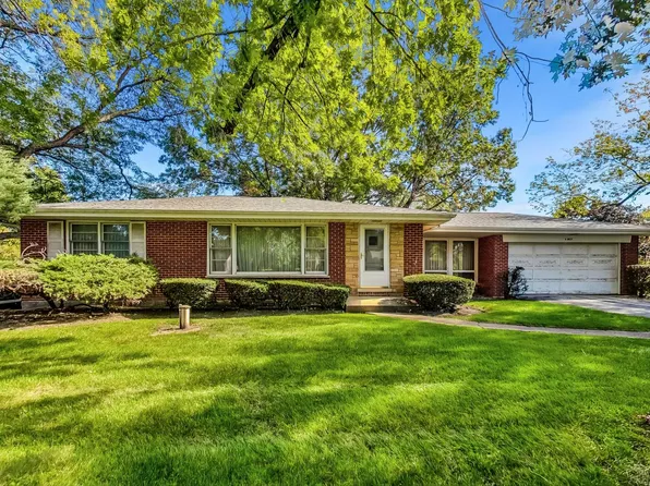 9 W Leon Ln, Prospect Heights, IL 60070