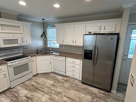 5th image of 799 E Klosterman Rd #26