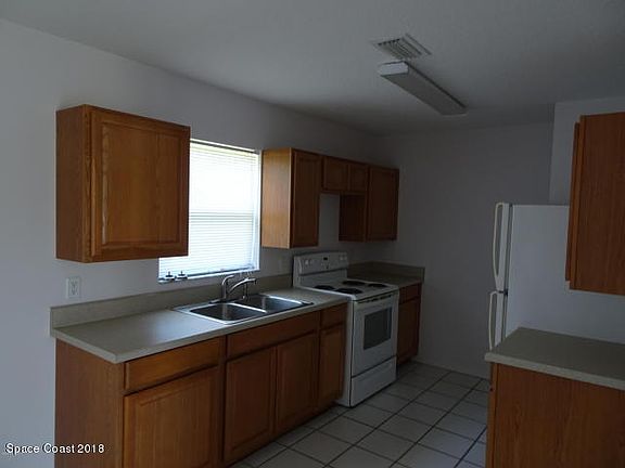 2nd image of 2544 Palmetto Dr