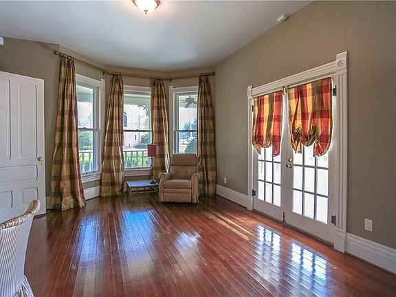 4th image of 703 Cary Ave