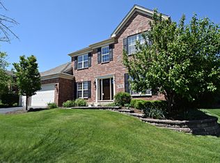 39W702 Benton Ln, Geneva, IL 60134