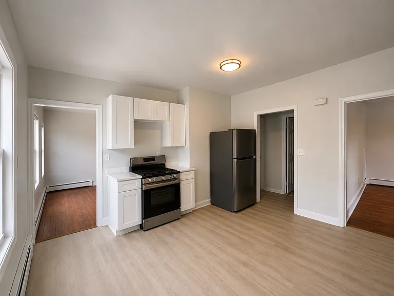 181 Park St #2 — Photo 3