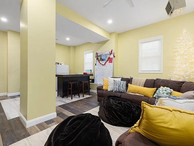 57 Foster St — Photo 4