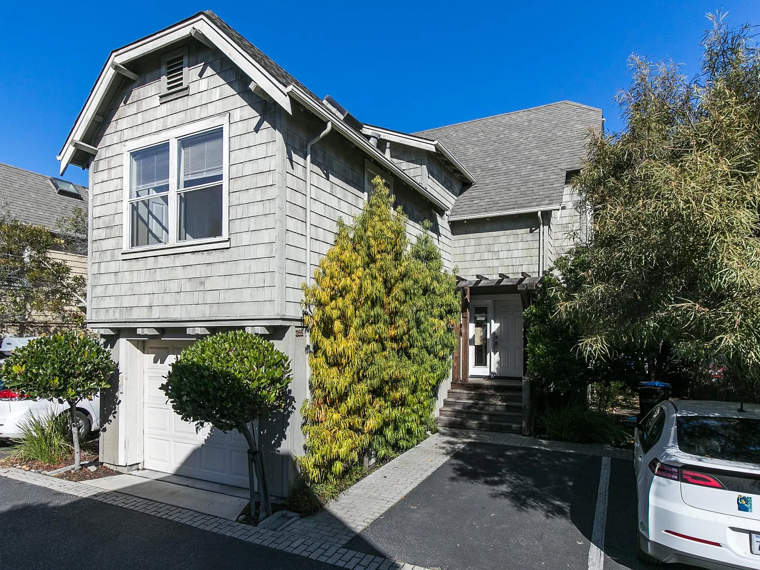 3 bed, 1126 sqft, $4,745 — Photo 1
