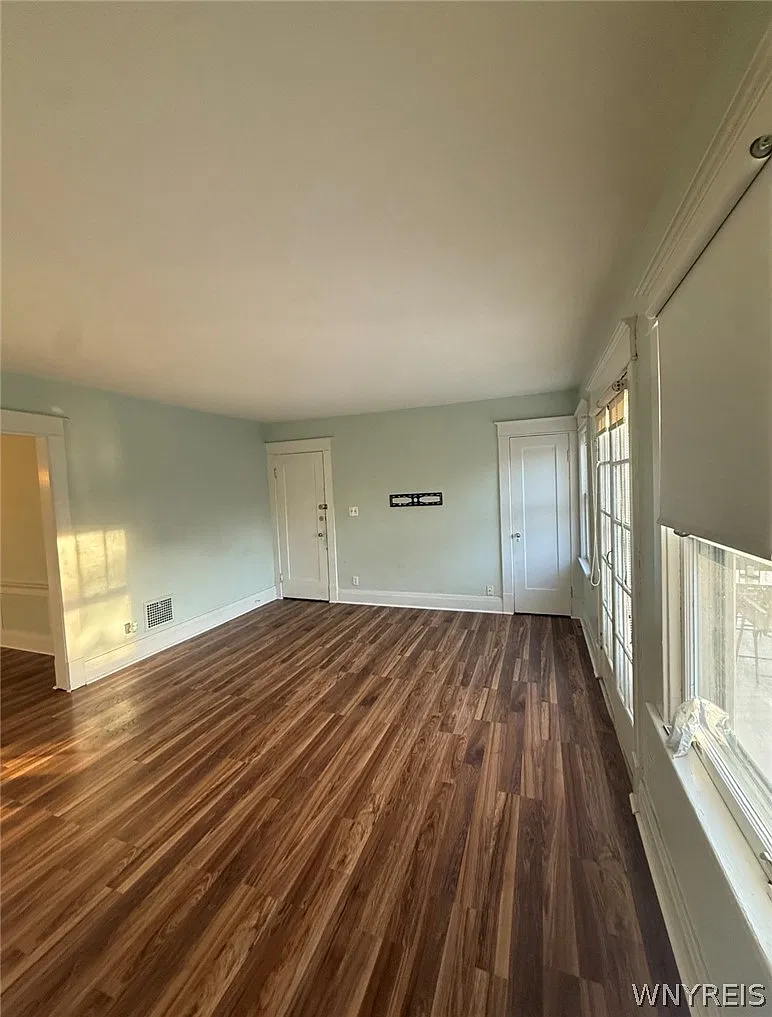 2 bed, 1.0 bath, 2748 sqft, $1,500 — Photo 3