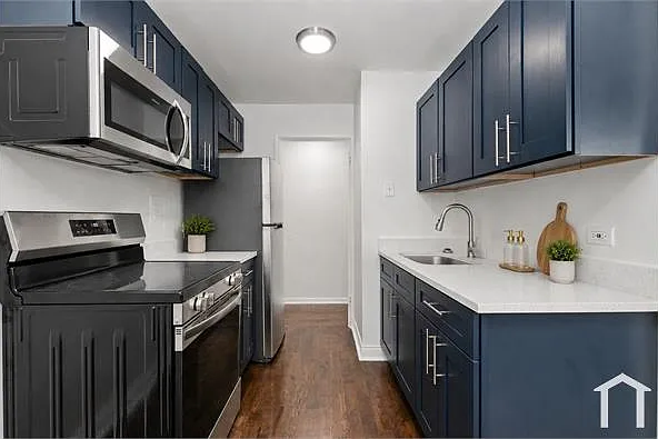 8039 S King Dr #303 — Photo 8