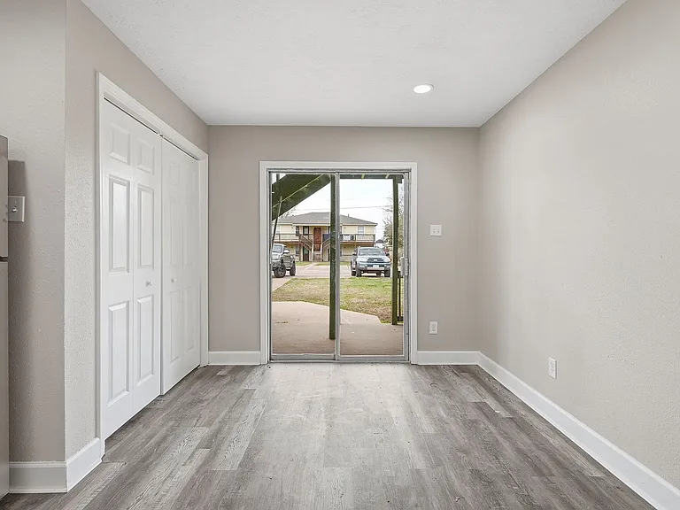 707 Vassar Ct — Photo 22