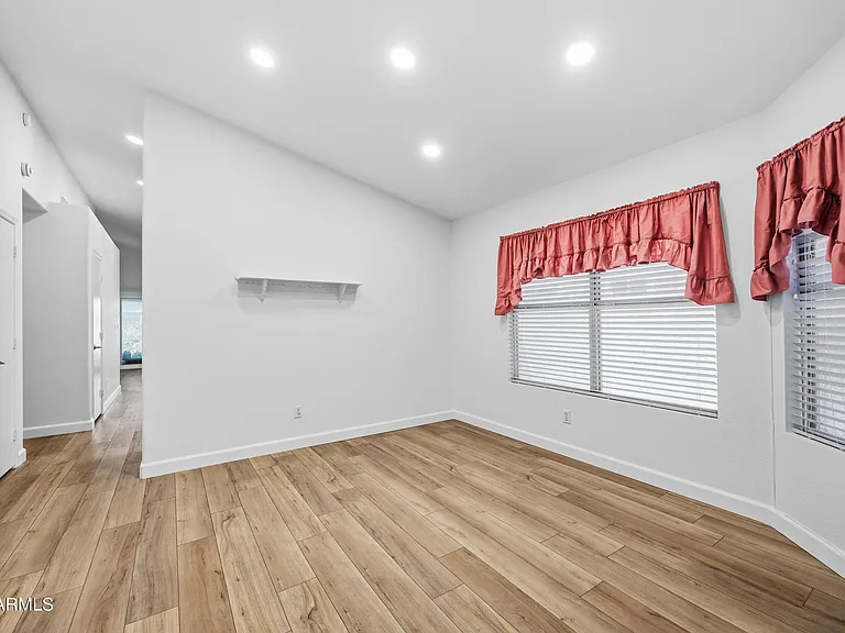 1142 W Sparrow Dr — Photo 5