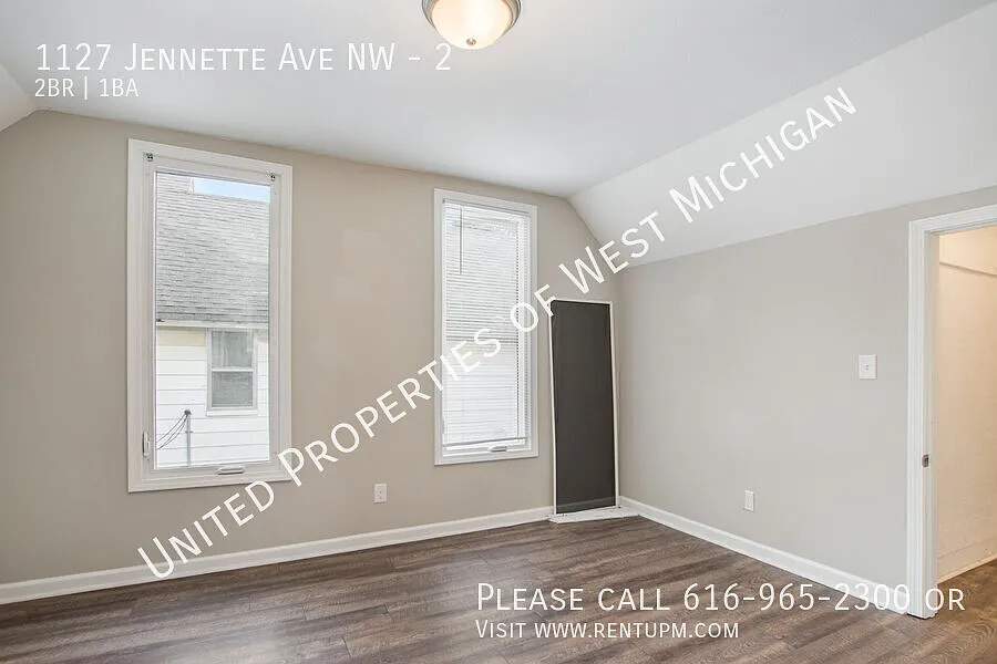 Available Now | Cozy Upper 2 Bedroom, 1 Bathroom Upper Level Apartment | Updated Kitchen with Sta... — Photo 3