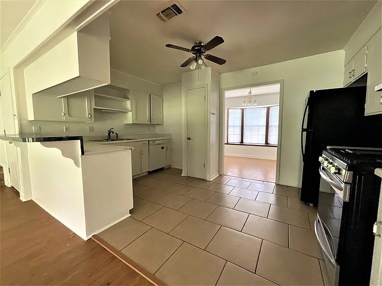 1692 Stacey St — Photo 6