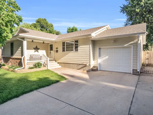 1008 W 21st St, Kearney, NE 68845
