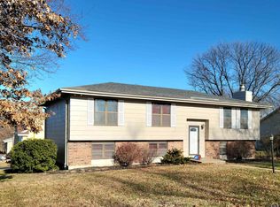 3020 SW Gisbourne Ln, Topeka, KS 66614