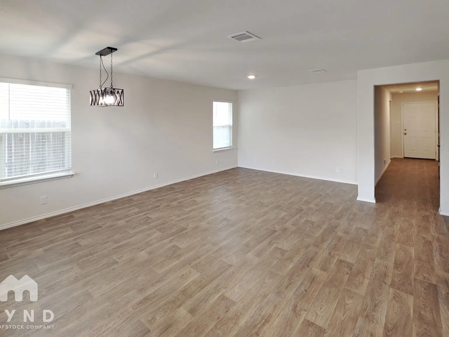 3 bed, 2.0 bath, 1310 sqft, $1,599 — Photo 4