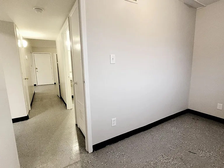 1324 SW Western Ave — Photo 3
