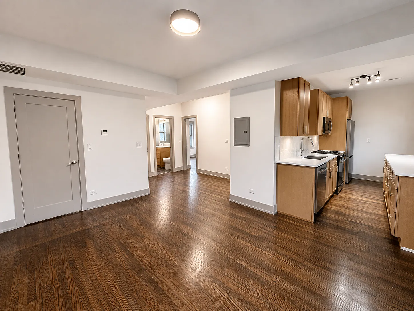 2 bed, 900 sqft, $2,350 — Photo 3