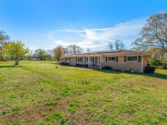 3rd image of 202 Park Rd