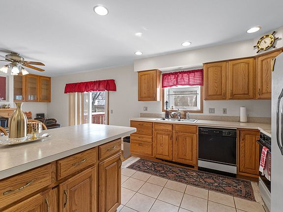 3rd image of 2070 Coral Ave N