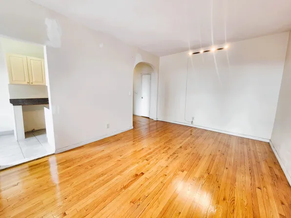 762 Brady Avenue 621 image 3 of 14