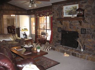 909 Marston Dr, Edmond, OK 73034