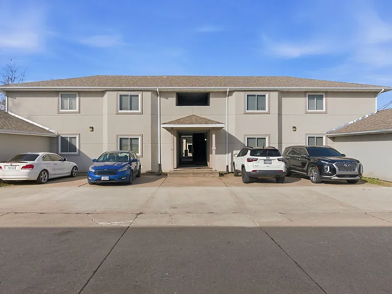 510 E Arrowhead St #A — Photo 8