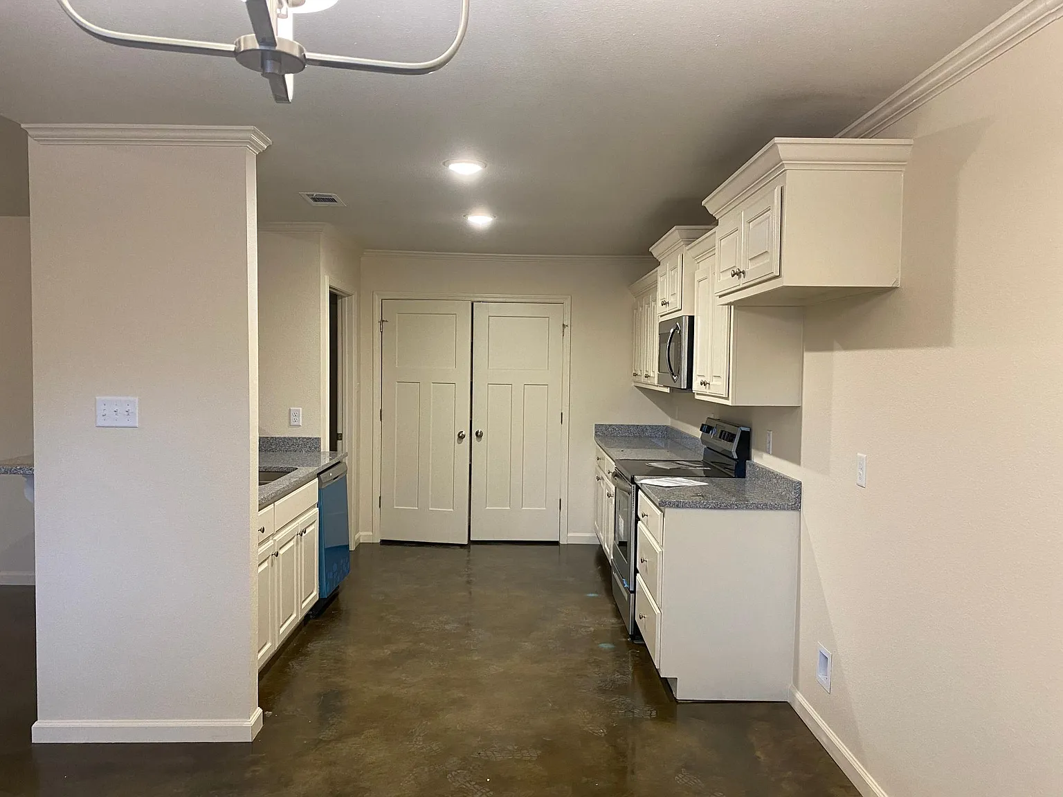 4 bed, 1727 sqft, $1,825 — Photo 3