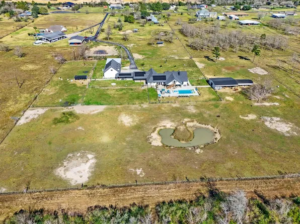 8120 Beach Haven Rd, Baytown, TX 77523