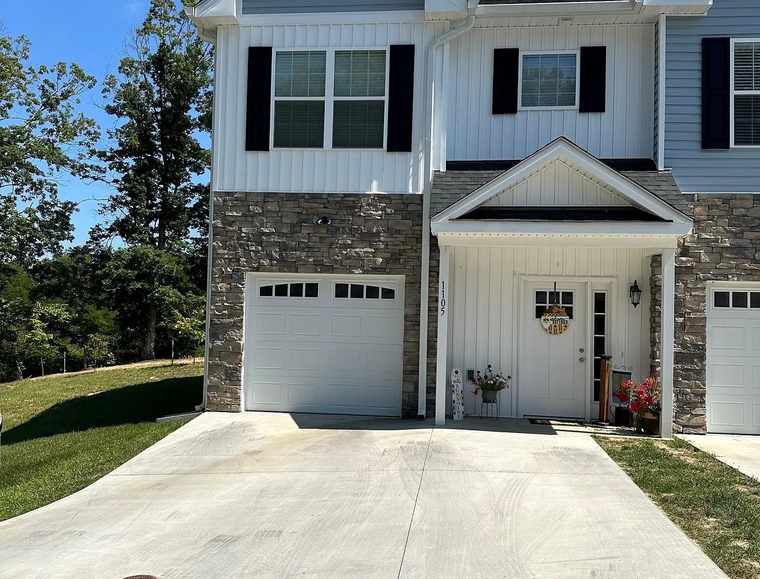 3 bed, 2.5 bath, 1400 sqft, $1,800 — Photo 1