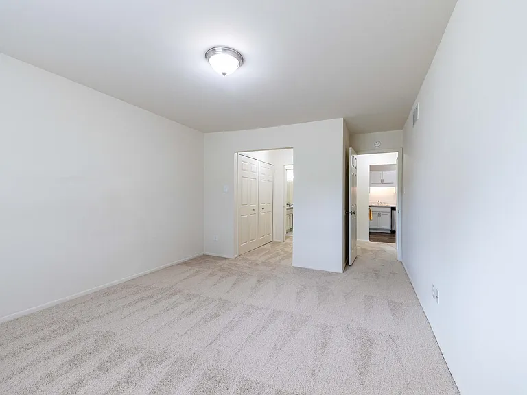 Coach House Apartments — Photo 43