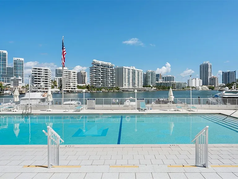 900 Bay Dr #421 — Photo 18