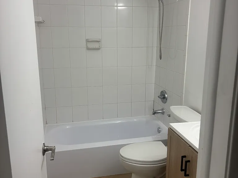 521 NE 45th St #7 — Photo 16
