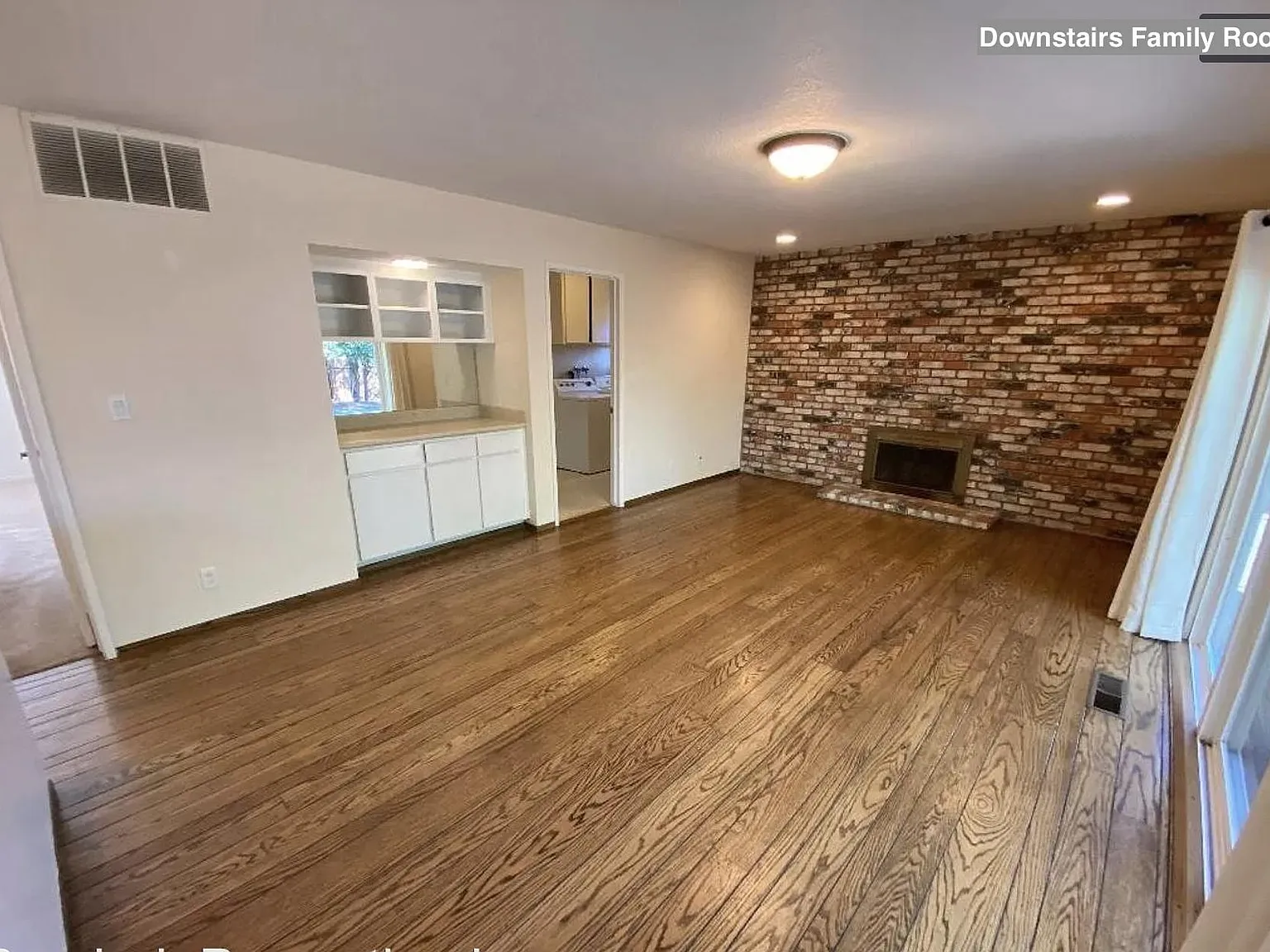 4 bed, 2358 sqft, $4,900 — Photo 3