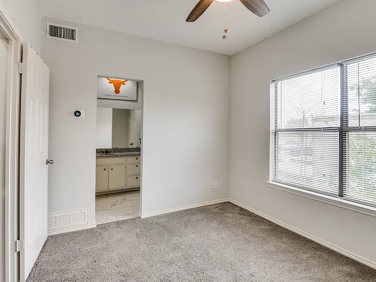 2728 Reagan St #202 — Photo 18