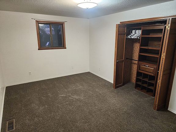 4th image of 8989 Hillview Rd