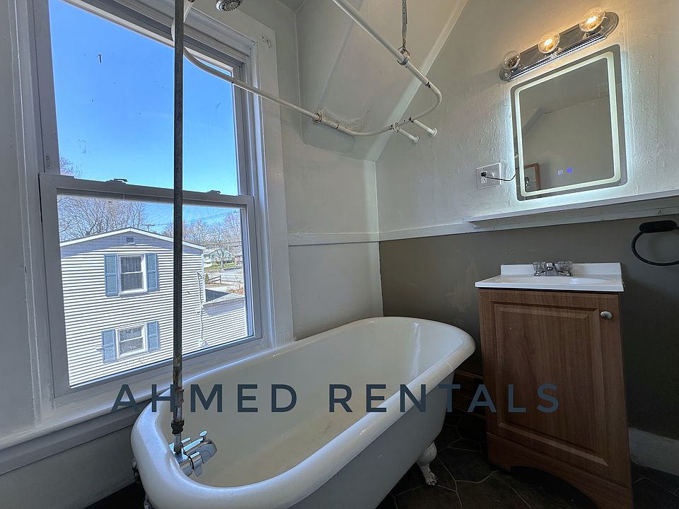 1st image of 290 Cumberland St #4