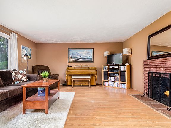 4th image of 6828 86th St SW
