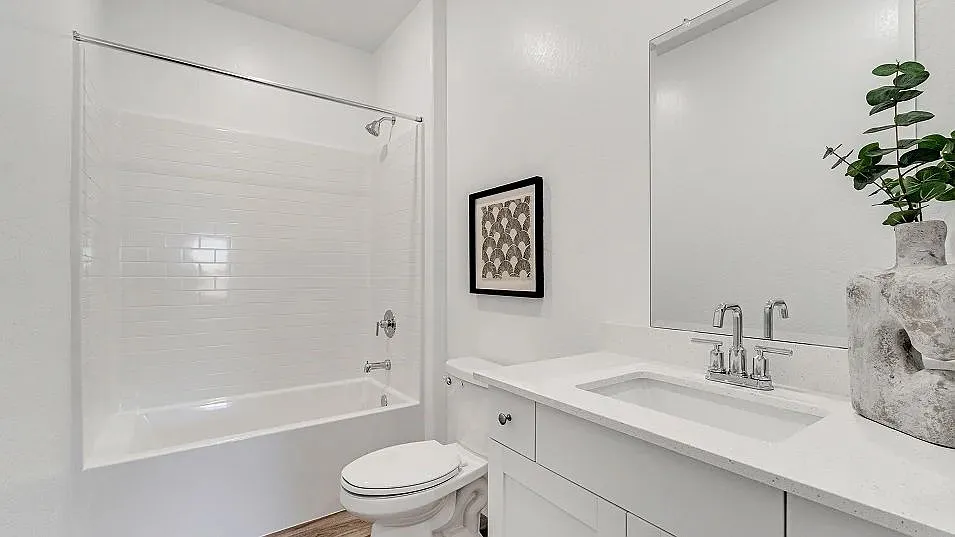 3 bed, 2.0 bath, 1341 sqft, $2,350 — Photo 3