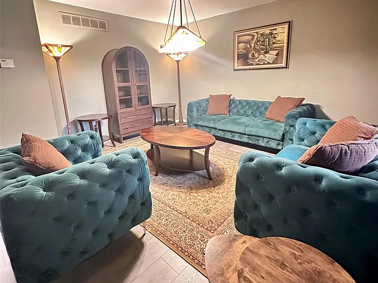 6942 Leslee Crest Dr — Photo 6