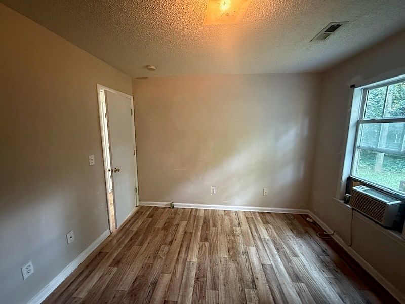 2nd image of 427 Oakland Dr APT A