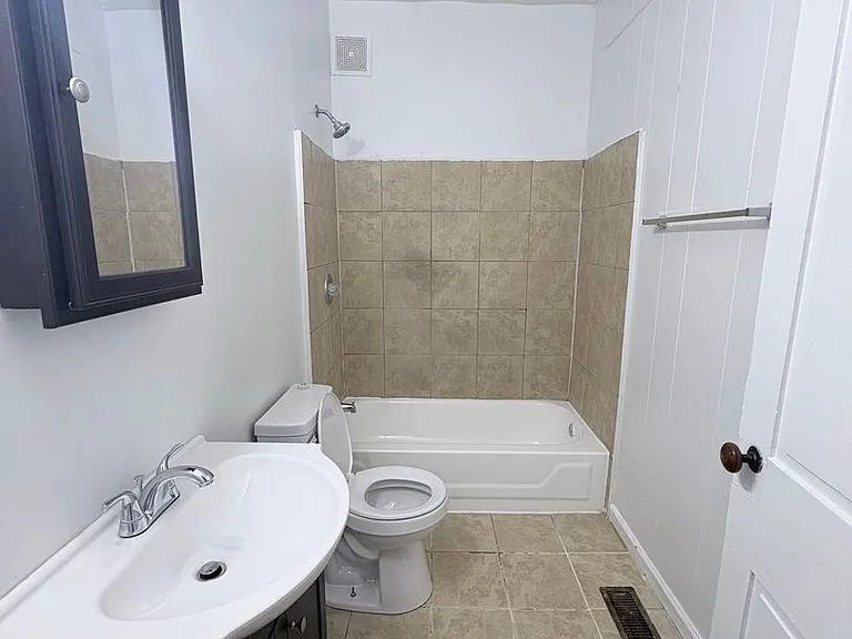 527 S Queen St #1 — Photo 5