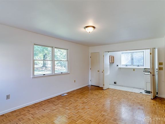5th image of 5584 Breezewood Dr