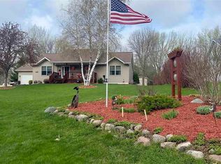 904 3rd Ct, Cleveland, MN 56017