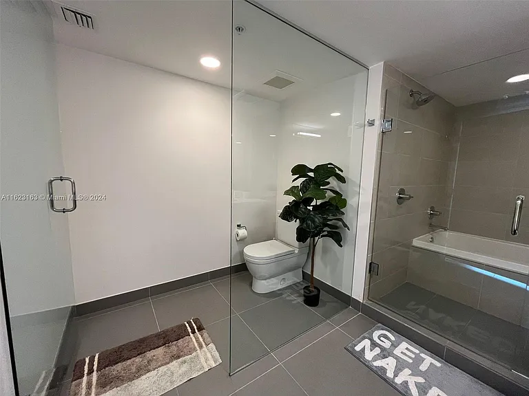 6620 Indian Creek Dr #509 — Photo 10