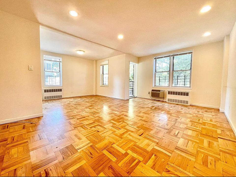 1st image of 24520 Grand Central Pkwy APT 2L