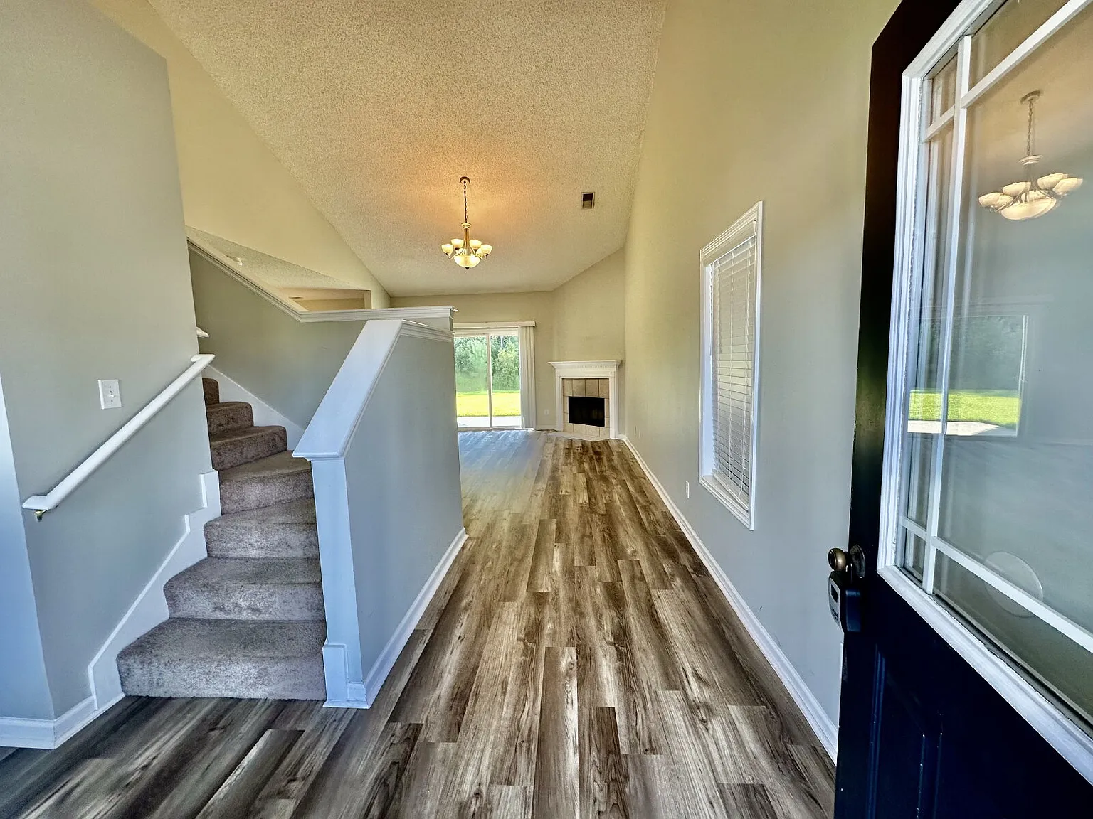 3 bed, 2.5 bath, 2000 sqft, $3,150 — Photo 3