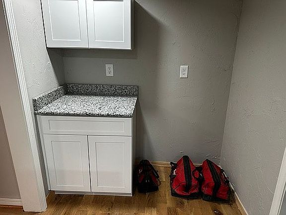 2nd image of 800 E 12th St